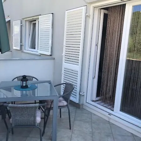 Jola Apartment *